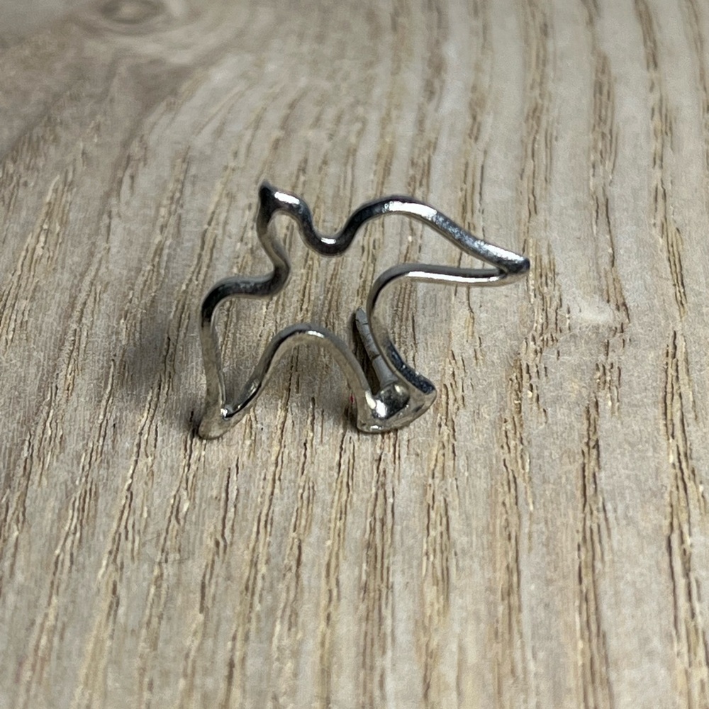 Dove Peace Silver Tone Vintage Lapel Pin